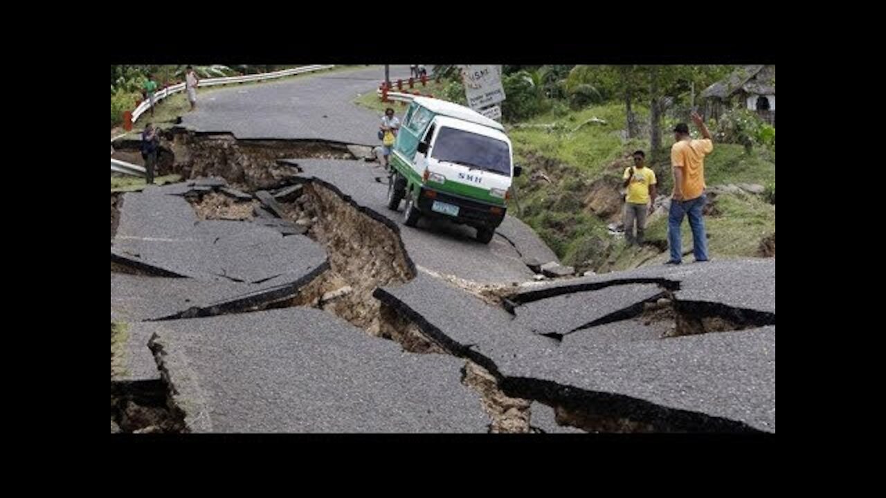 top-5 Massive landslide Caught on Camera