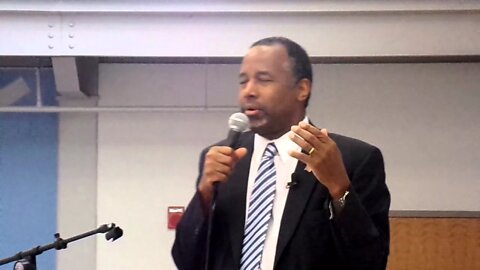 Ben Carson at Manchester Community college 4 of lots 5-10-2015