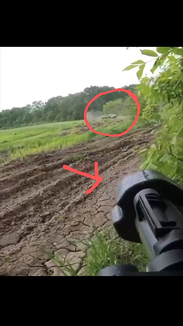 Ukraine war combat footage : GoPro view of Russian tank being taken out a close range