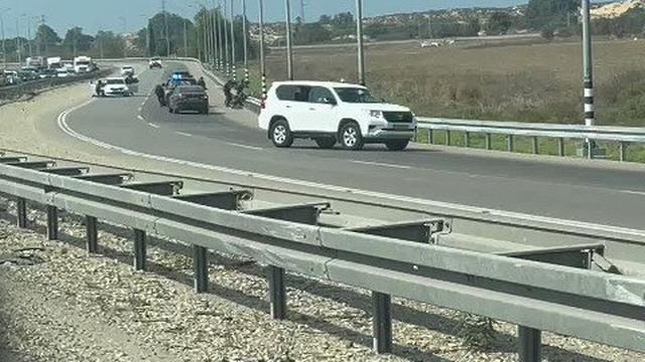 Gun battle on an Israeli highway near Ashdod between Hamas and Israeli forces (10-8-2023)