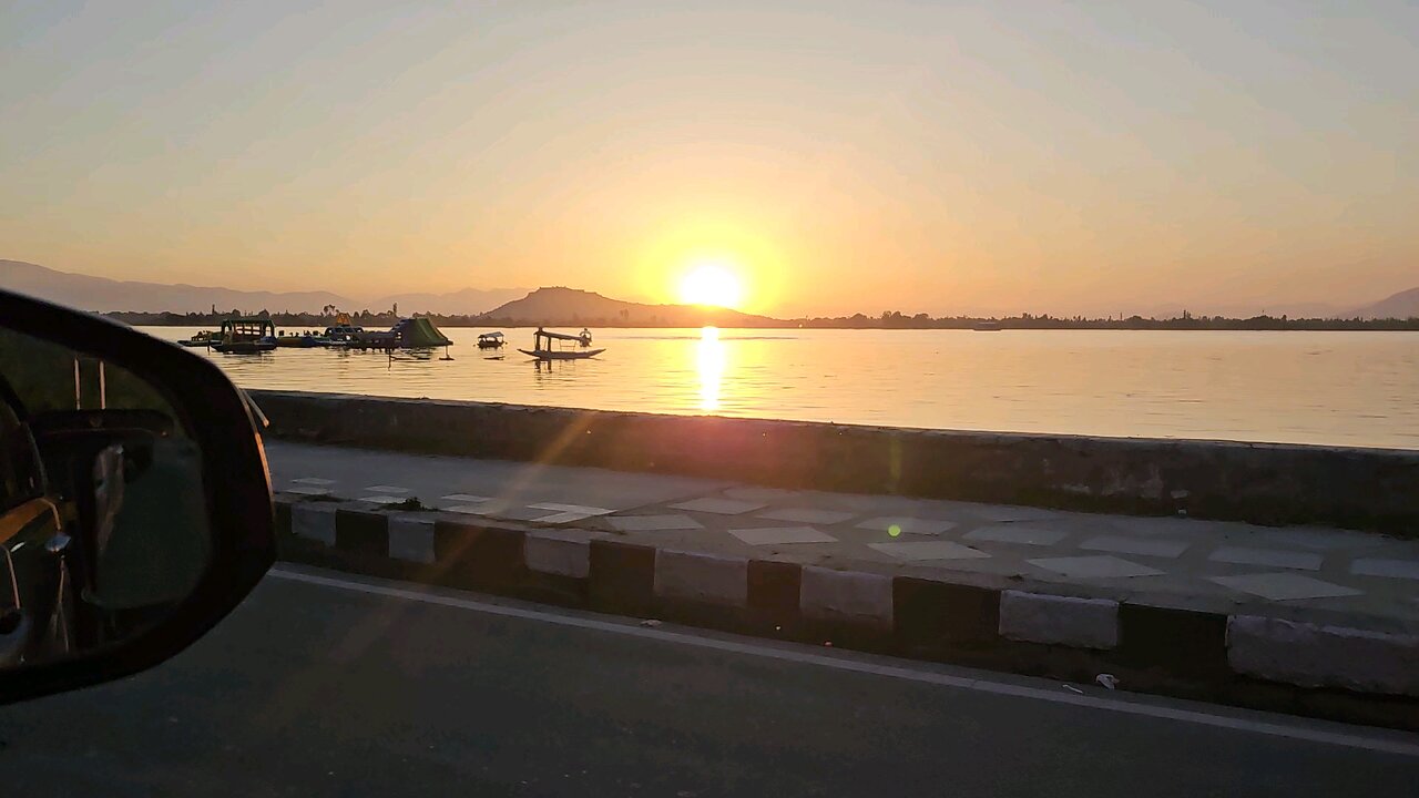 View of Sunset Dal lake Kashmir India 🇮🇳