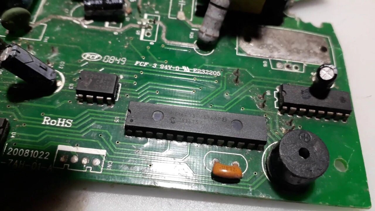 700cube self protec ups teardown (part 2)free Pic micro controller