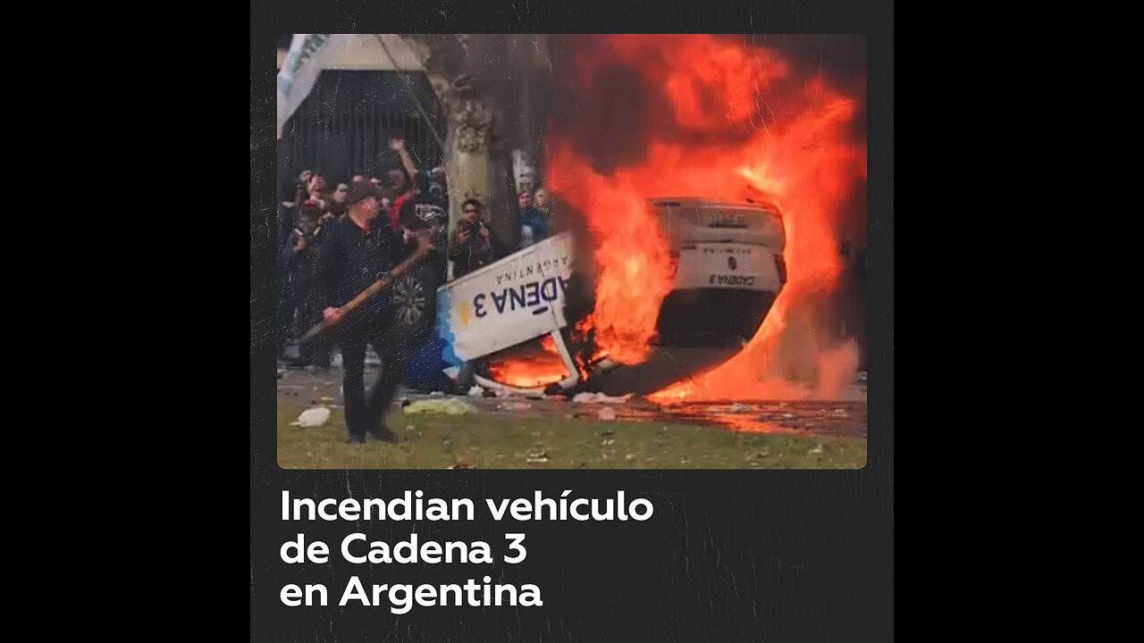 Incendian vehículo durante las protestas en Buenos Aires