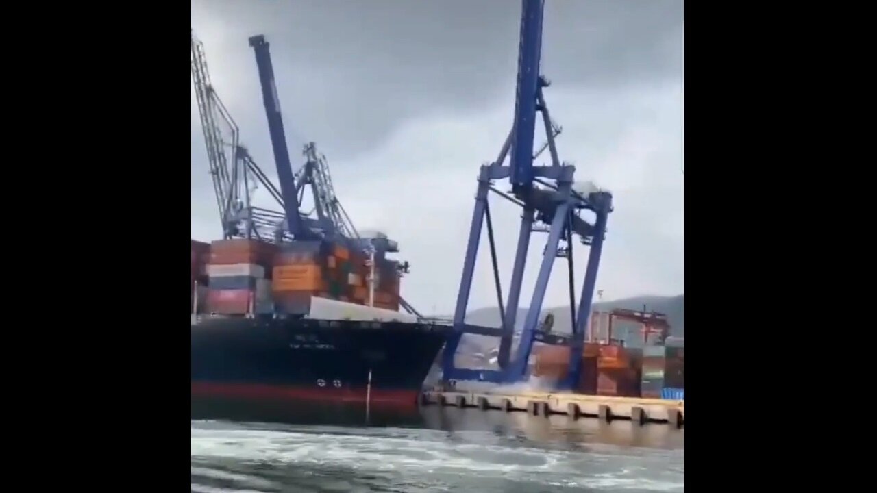 Giant Conainer Ship With The Worst Captain In The World Destroys A Port In Turkey