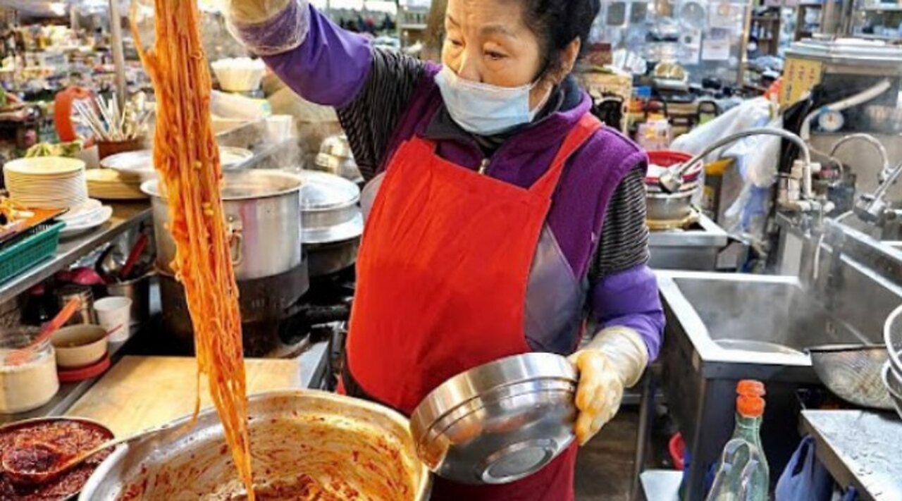 Spicy noodles, banquet noodles, and jjolmyeon served in 20 seconds after ordering