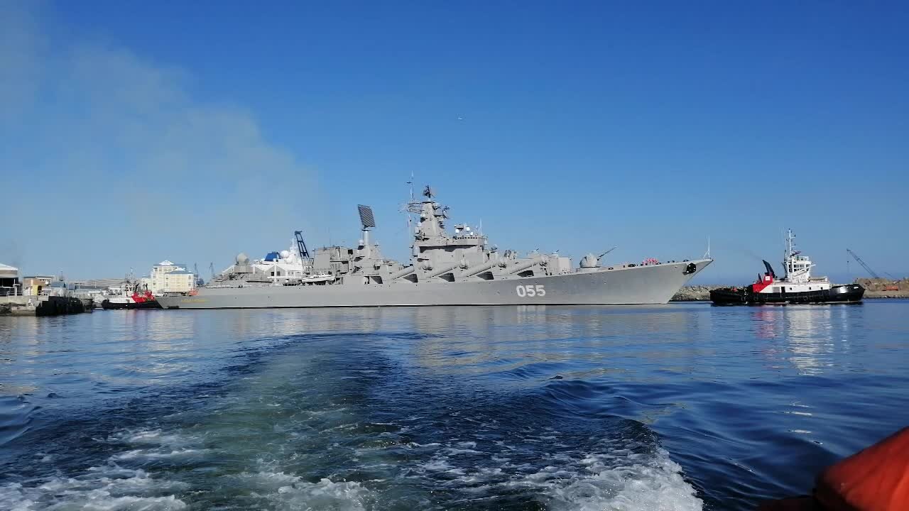 SOUTH AFRICA - Cape Town - Chinese Russian and SA Navy Vessels Leaving (Video) (jsg)