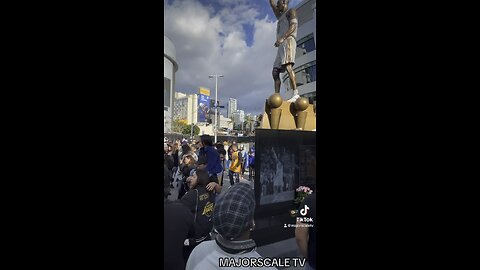 Seeing the new Kobe Bryant statue for the first time