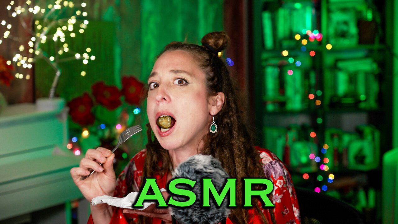 4K PICKLY ASMR 🥒 Want a Pickle? 🤭 🤣LOL #lol #croutons #yum #asmreating #crunchysounds #funny #crunch