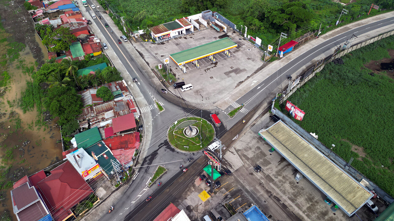 4K Flying down the highway in Nasugbu, Philippines