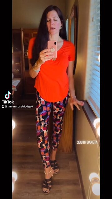 I like loud colors and a streak of tacky 😂👏🏻