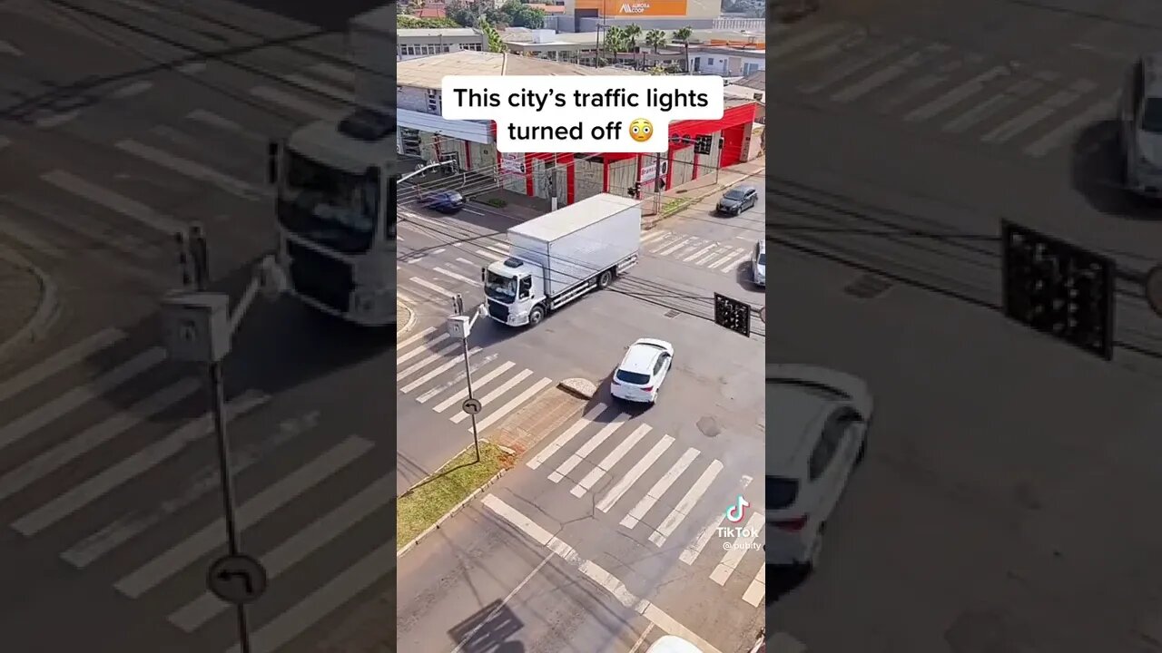 this site's traffic lights tuned off