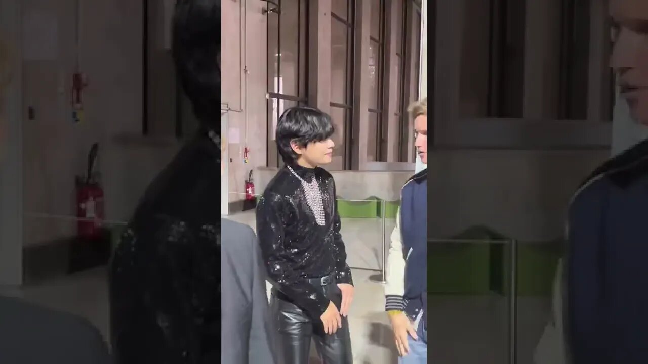 Tae having funny at Celine in Paris 🤩, but he driving me crazy👀 🤯