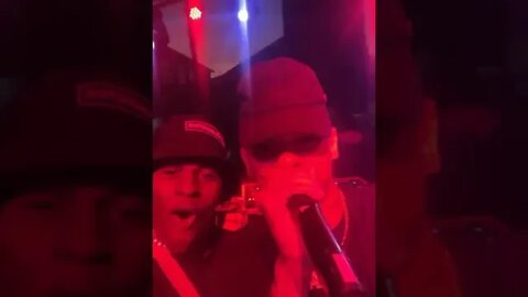 PITBULL TA NA PISTA SUBIU NO PALCO COM MC MANERINHO RIMA AO VIVO [ PITBULL TA PIXTA ] AO VIVO TOP !!
