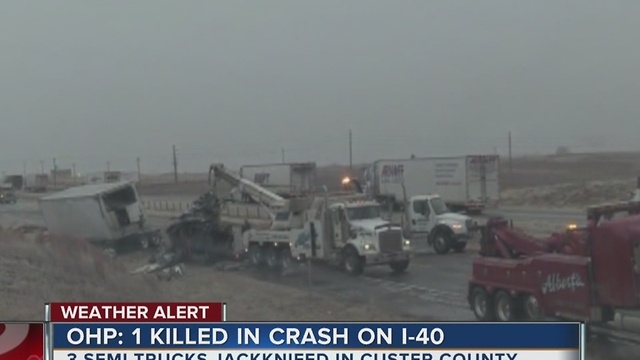 Man dies after crash on I-40 in western Oklahoma