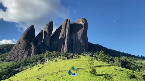 Pedra dos Cinco Pontões em Laranja da Terra