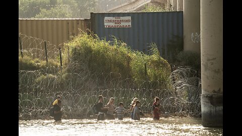 Abbott Signs Law Allowing Texas to Arrest Migrants, Setting Up Federal Showdown