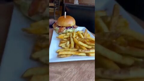 Nachos and Chicken Burger from Mexis