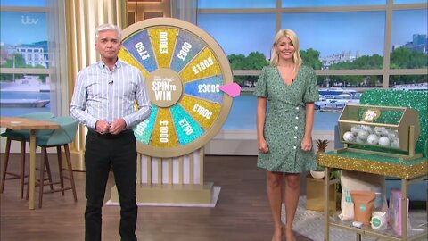 Holly Willoughby - Short Style Dress - STW 20220628