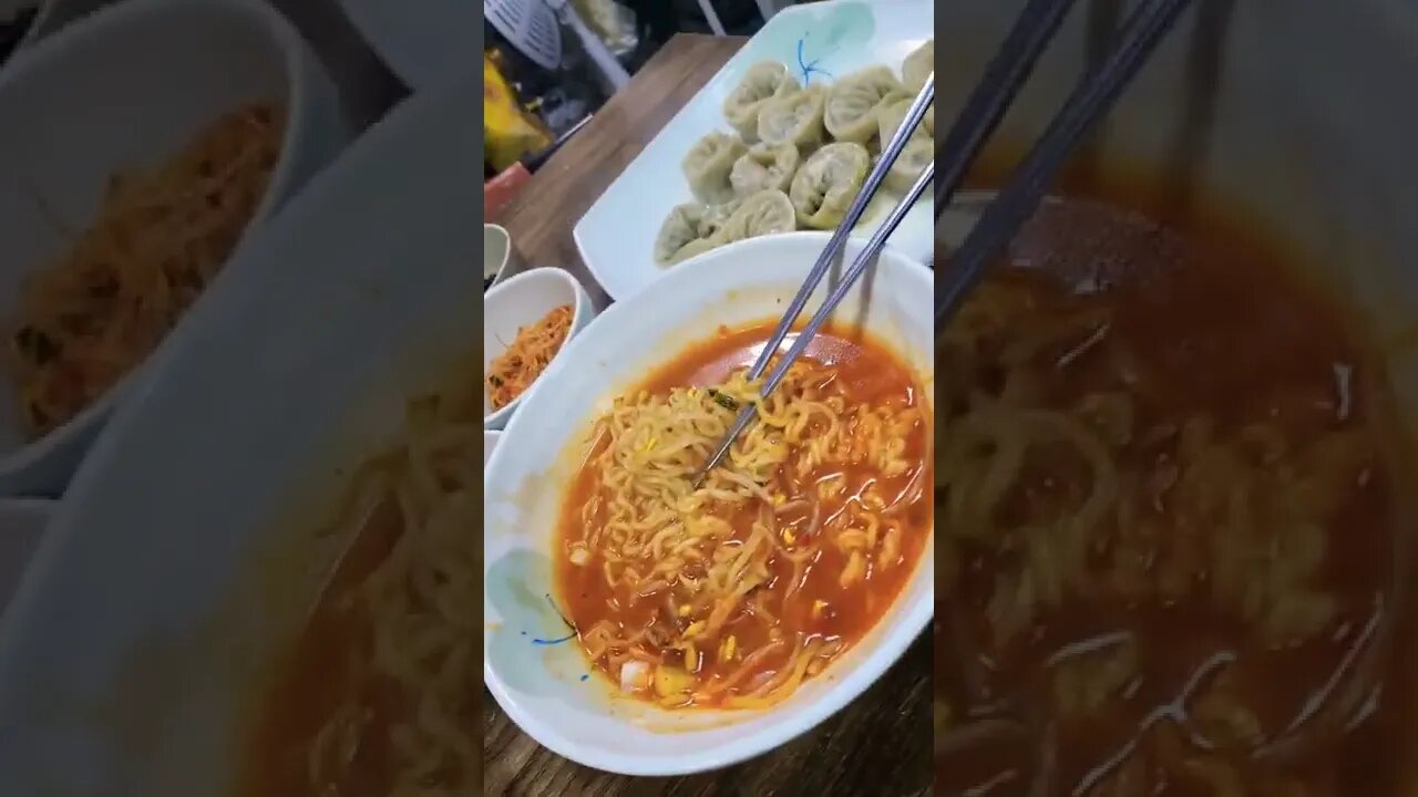 #shorts #food bean sprouts ramen with steam dumbling.Korean style