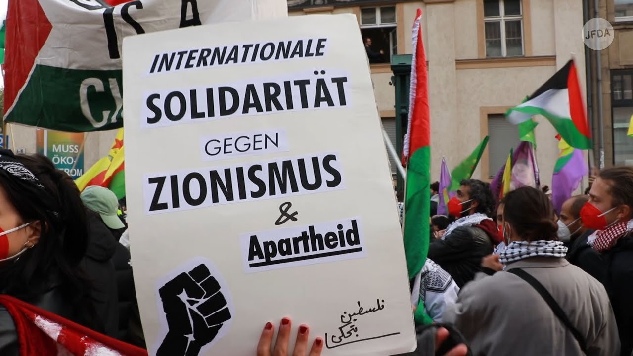 Parrulla antisemite në demonstratën e "Ditës së Majit Revolucionar" në Berlin.