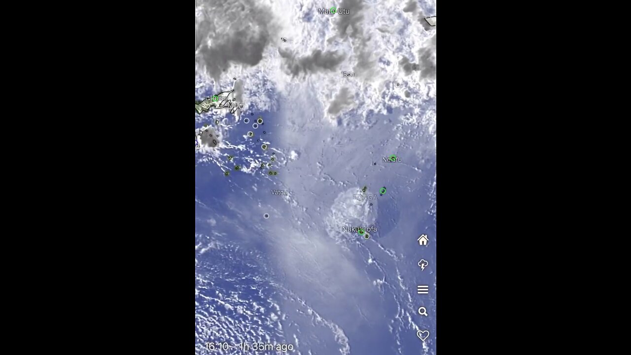 ❗️ Warning Issued in Oceania as Waves Crash Into Tonga from Giant Underwater Eruption