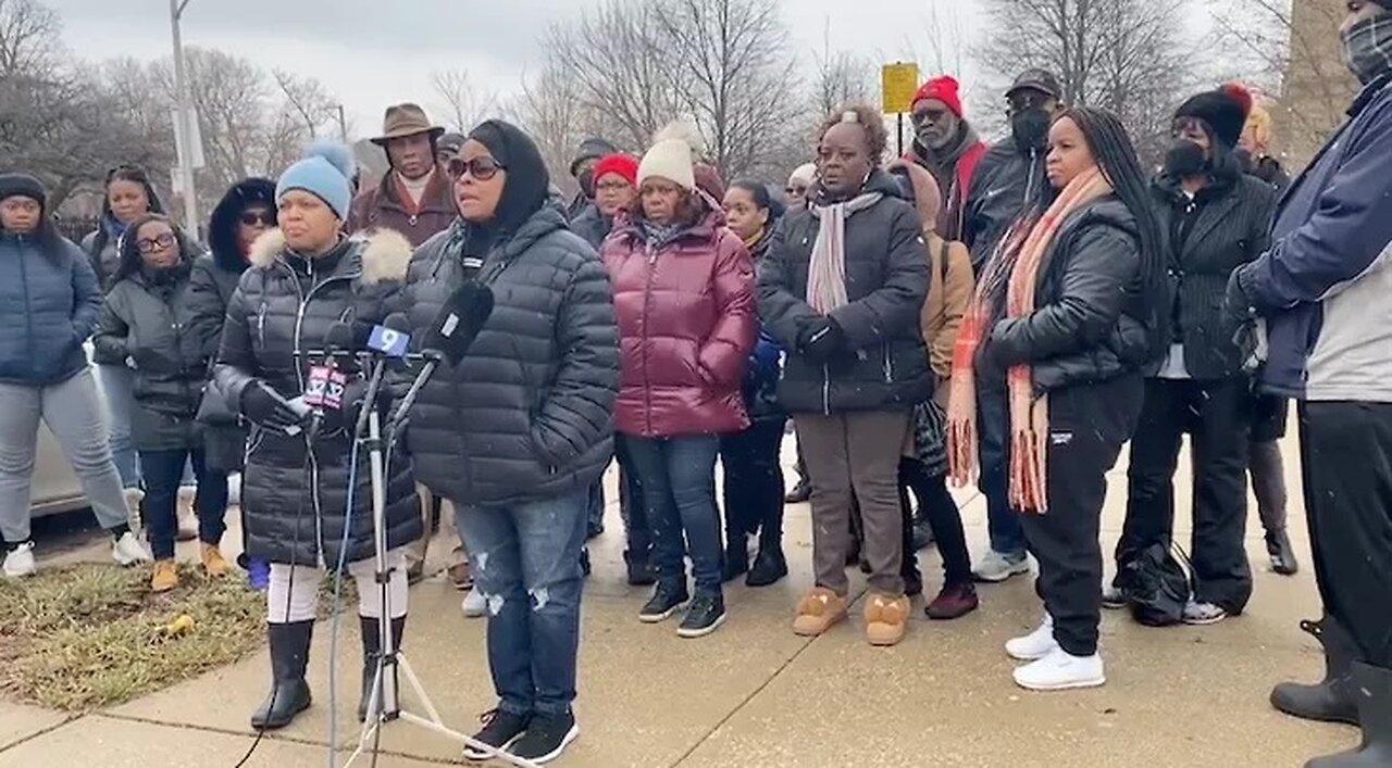 Majority-Black Chicago Community of Woodlawn Protesting City's Plan for Migrant Shelter in Their Nei