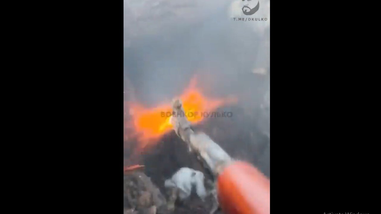 NSFW. Graphic! Russian assault group clears Ukrainian dugout northwest of Verbove in Zaporozhye