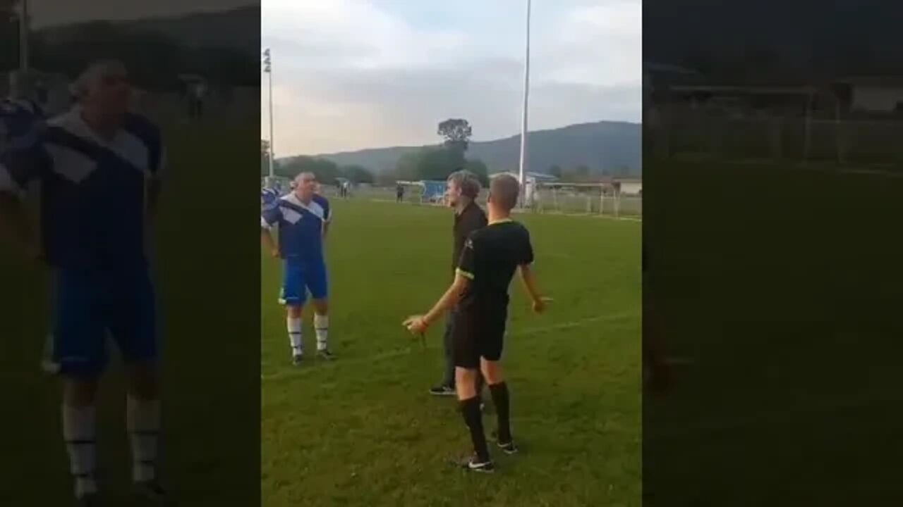 🎦 VARzea! Quem disse que o futebolzinho de domingo não tem abritro de vÃdeo? Respeita!