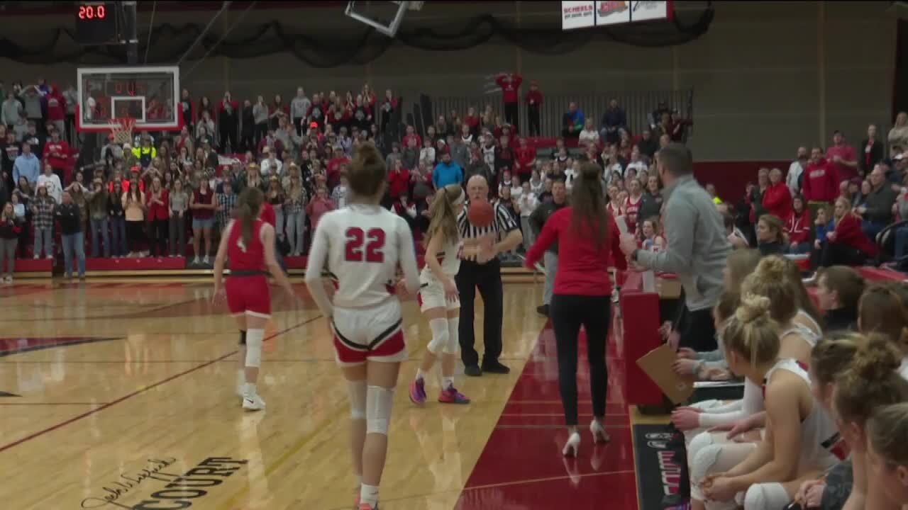 High school hoops: Neenah upsets top-seeded Hortonville after controversial finish