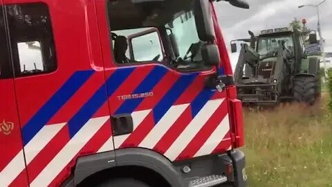 Firefighters join the Dutch farmers protests