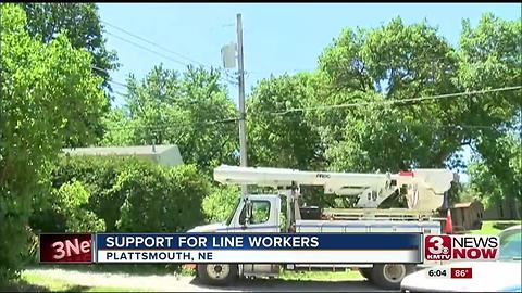 Volleyball team helps out utility linemen