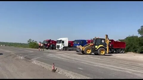 Restoration Is In Full Swing In The Liberated Luhansk Region Thanks To Russian Specialists & Locals!