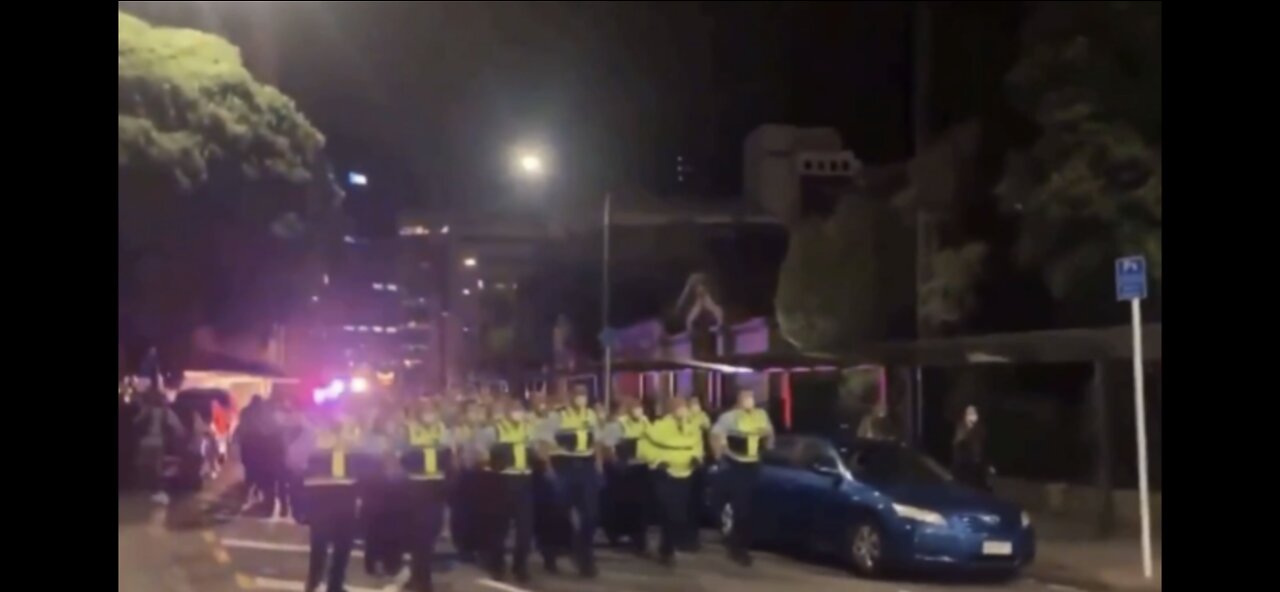 POLICE USE MASSIVE FORCE ON ANTI-MANDATE PROTESTS IN NEW ZEALAND