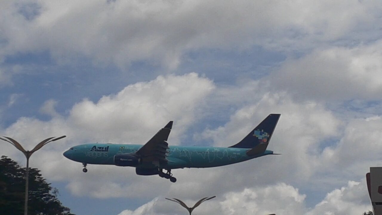 Airbus A330 PR-AIU, Boeing 737 MAX 8 PS-GPA, Airbus A330F N330QT e Airbus A321 PT-MXB