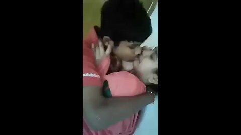 Indian Teenagers Kissing Viral Video