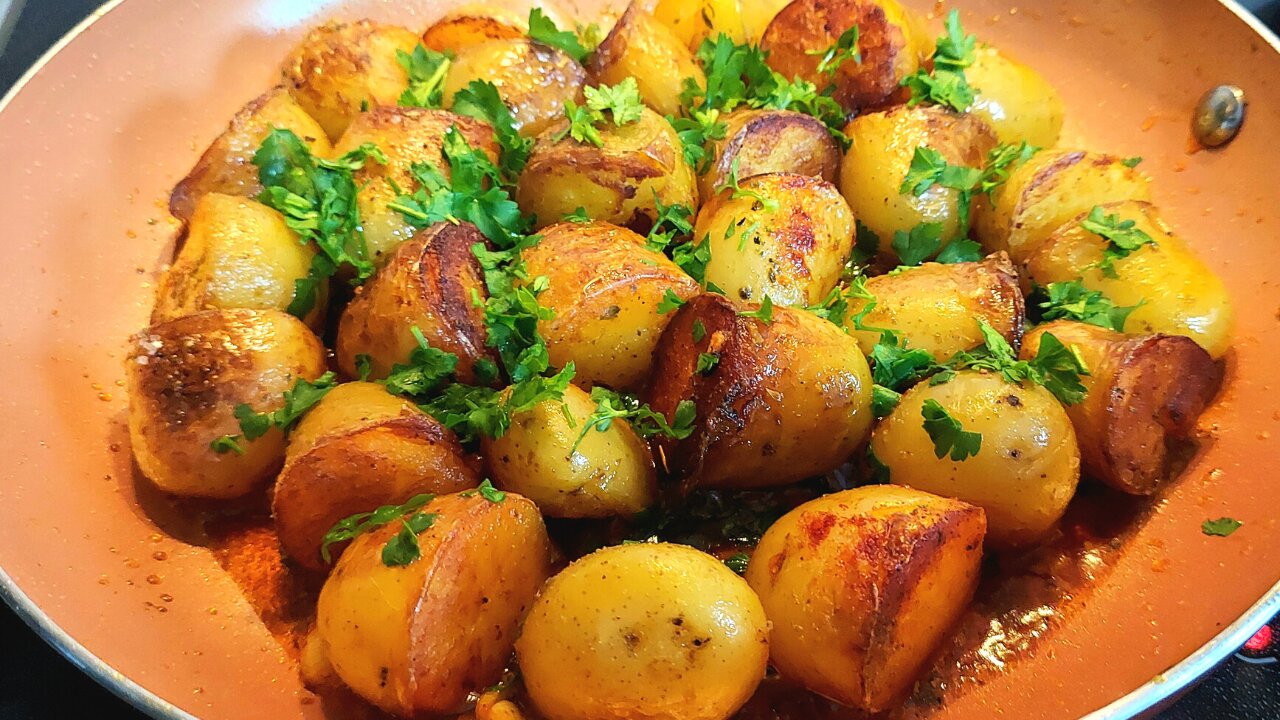 SAUTÉED POTATOES WITH GARLIC AND LEMON. I have not eaten such delicious potatoes yet.