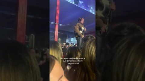 RAGAZZO SI SENTE MALE AL CONCERTO DI RKOMI