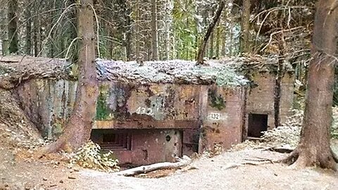 Momento exato que um soldado norte-americano destrói um bunker alemão