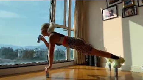 Woman's amazing can-do push-ups routine