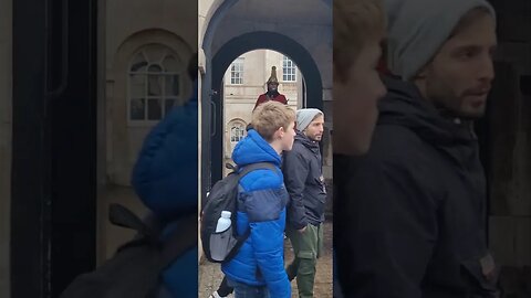 Kid almost runs in to horse Box #horseguardsparade