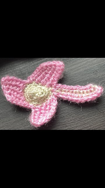 Easy way to switch and start next row of motif flower #crochet #craft #art
