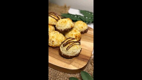 COCONUT MACAROONS Made with just 4 ingredients | #Macaron #CoconutMacaroon #coconutmacaroon #cookies