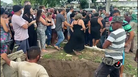 SOB FORTE COMOÇÃO, FAMILIARES E AMIGOS SE DESPEDEM DE IDOSO MORTO DURANTE ASSALTO NA CAPITAL