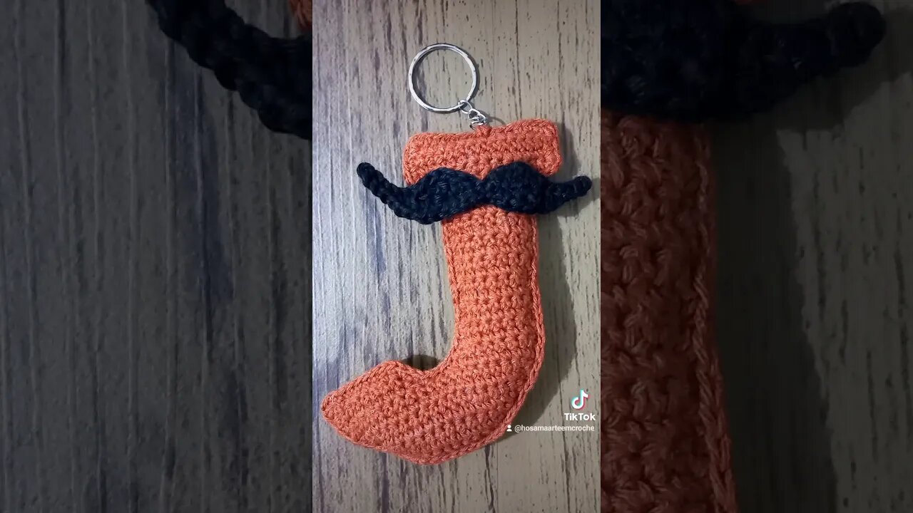 Chaveiro de amigurumi, letra J 😍