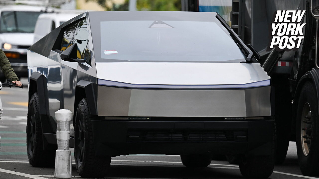 Tesla Cybertruck steering wheel appears to lag
