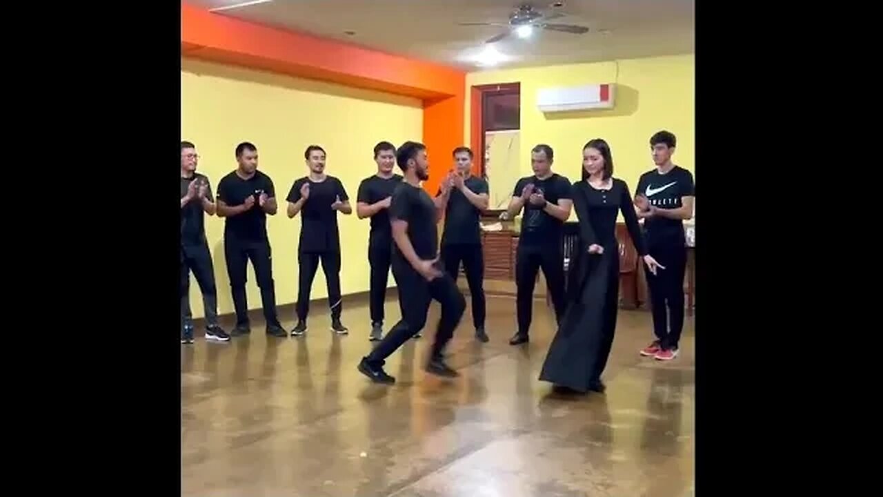 Зажигательная лезгинка. Музыка 2023. Девушки и парни танцуют лезгинку.