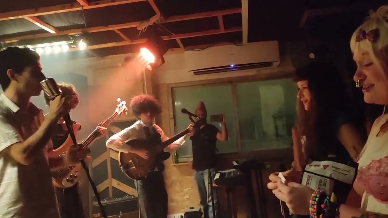 Dan Electro Fan Club - כלב נובח
