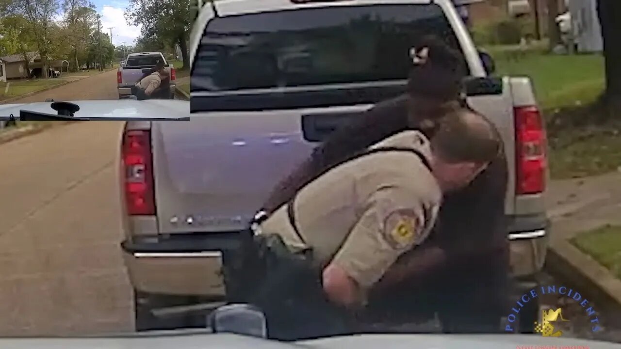 Deputy Shot a Man in an Struggle After The Man Grabbed Deputy's Taser