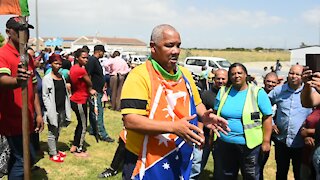 SOUTH AFRICA - Cape Town - Silversands and Mfuleni residents clash over school(Video) (F6u)