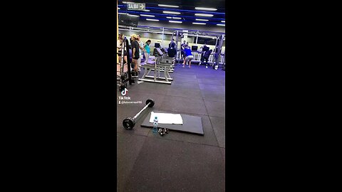 Nice day. Pure triceps and shoulders. #luis1_3711 #triceps #biceps #abs #chest #core #arms #legs